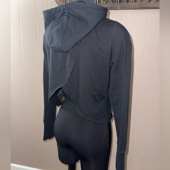 Gymshark • Cross Back Cropped Hoodie - Picture 10 of 10